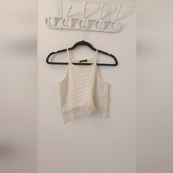Asymmetrical crochet crop top - Picture 1 of 3